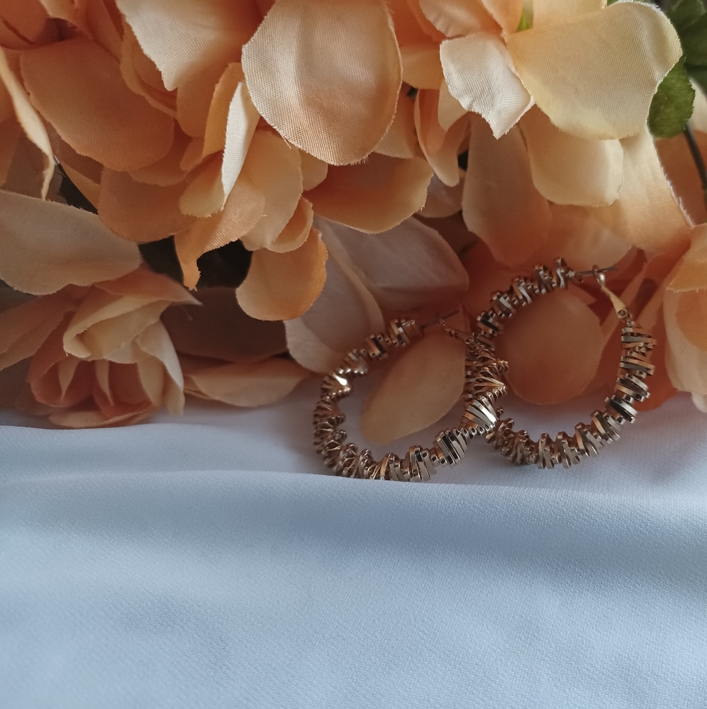 Chunky Spiral Hoops - Picture 9 of 17